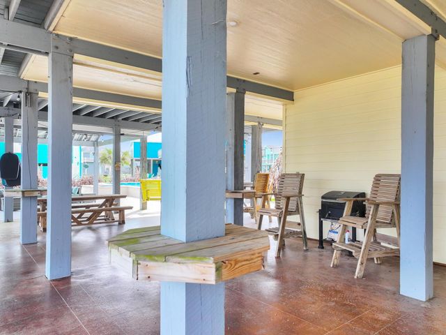 959 Tidelands Drive, Port Bolivar, TX 77650