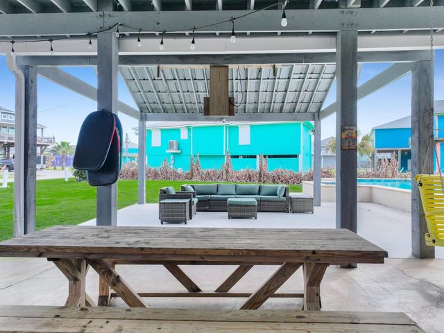 959 Tidelands Drive, Port Bolivar, TX 77650