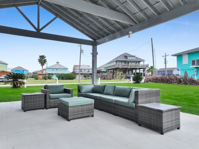 959 Tidelands Drive, Port Bolivar, TX 77650