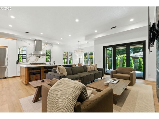 4610 Kenthorpe Way, West Linn, OR 97068