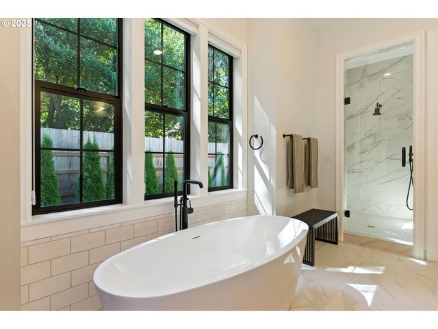 4610 Kenthorpe Way, West Linn, OR 97068
