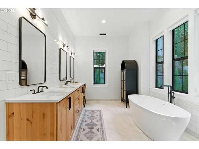 4610 Kenthorpe Way, West Linn, OR 97068