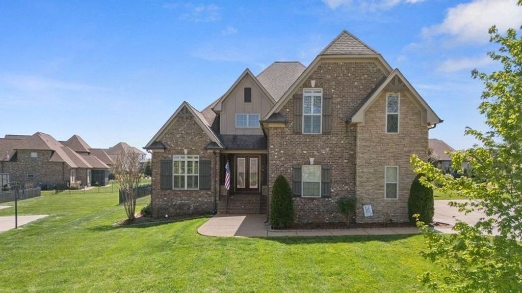 503 Carriage Ln, Lebanon, TN 37087