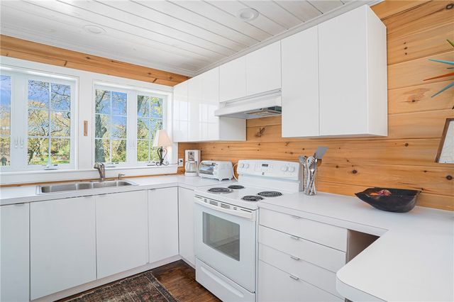 54 Metaterraine Avenue, South Kingstown, RI 02879