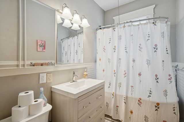 2120 Emerson Avenue S, Minneapolis, MN 55405