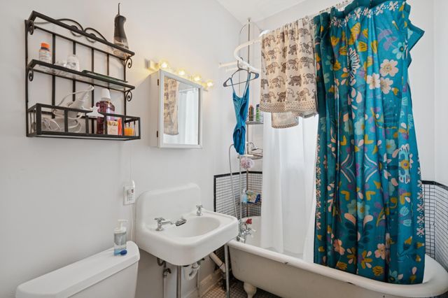 2120 Emerson Avenue S, Minneapolis, MN 55405