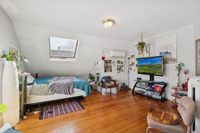 2120 Emerson Avenue S, Minneapolis, MN 55405