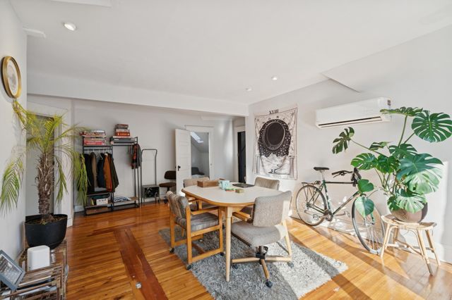 2120 Emerson Avenue S, Minneapolis, MN 55405