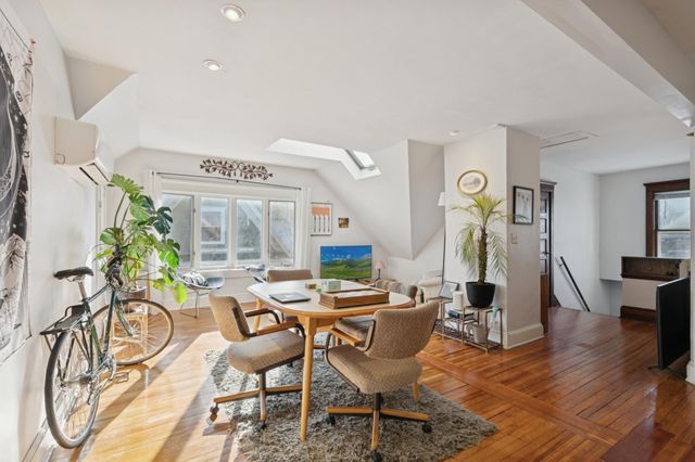 2120 Emerson Avenue S, Minneapolis, MN 55405