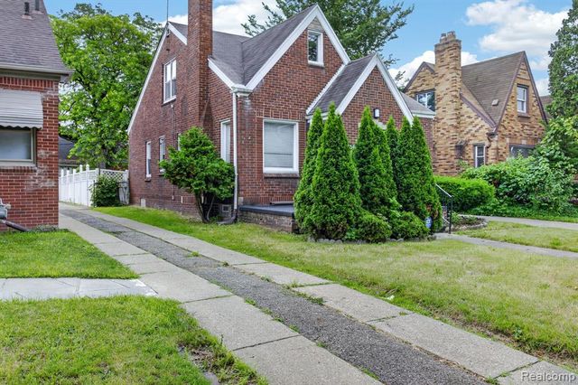 16590 Gilchrist Street, Detroit, MI 48235