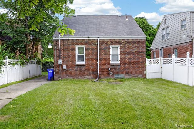 16590 Gilchrist Street, Detroit, MI 48235