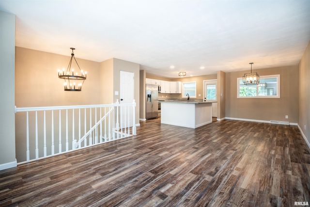 6031 N ROSEMEAD Drive, Peoria, IL 61614