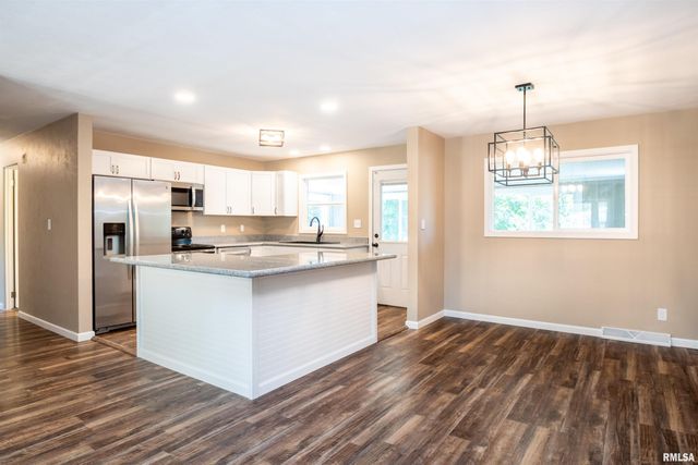 6031 N ROSEMEAD Drive, Peoria, IL 61614