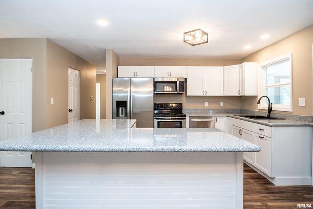 6031 N ROSEMEAD Drive, Peoria, IL 61614