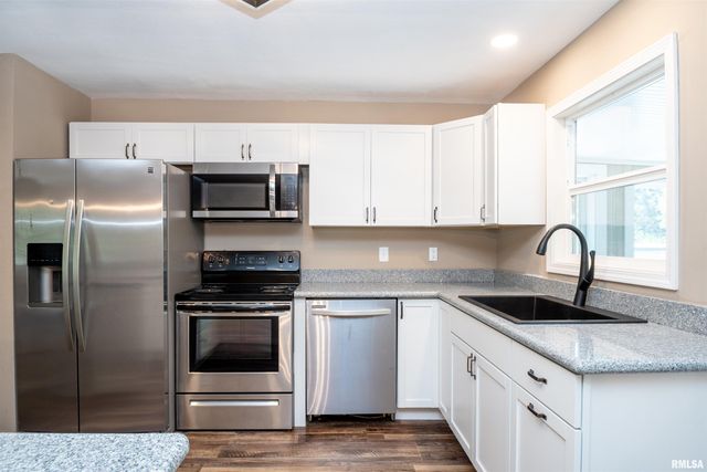 6031 N ROSEMEAD Drive, Peoria, IL 61614