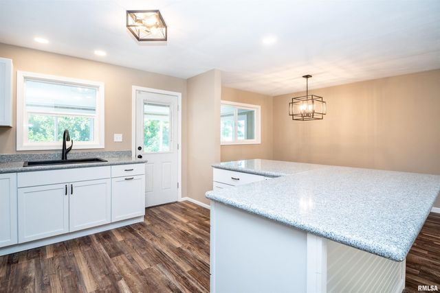 6031 N ROSEMEAD Drive, Peoria, IL 61614