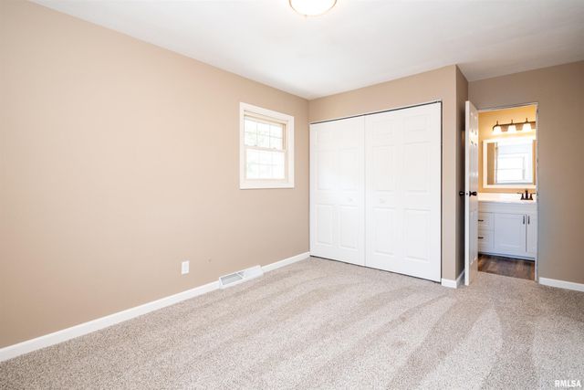 6031 N ROSEMEAD Drive, Peoria, IL 61614