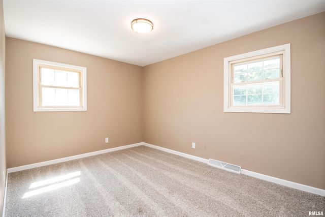 6031 N ROSEMEAD Drive, Peoria, IL 61614