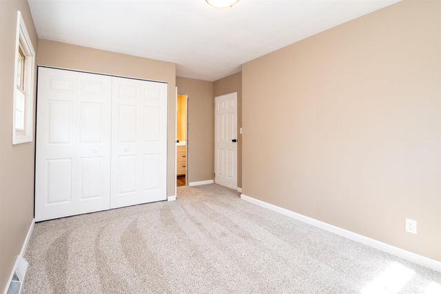 6031 N ROSEMEAD Drive, Peoria, IL 61614