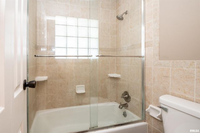6031 N ROSEMEAD Drive, Peoria, IL 61614