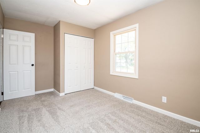 6031 N ROSEMEAD Drive, Peoria, IL 61614