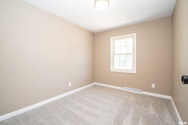 6031 N ROSEMEAD Drive, Peoria, IL 61614