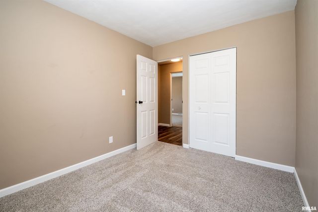 6031 N ROSEMEAD Drive, Peoria, IL 61614