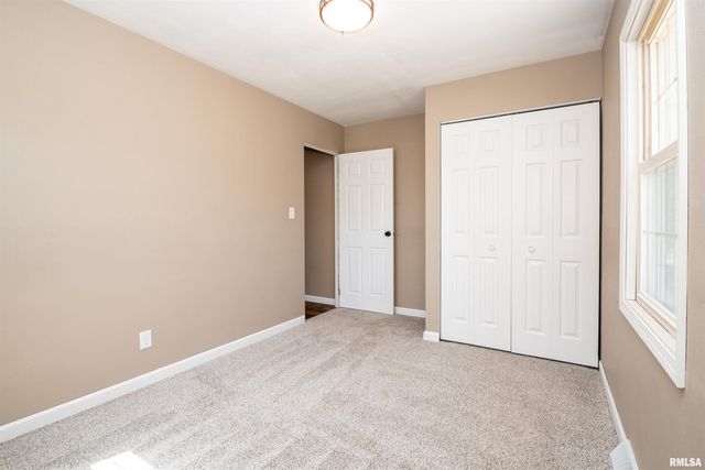 6031 N ROSEMEAD Drive, Peoria, IL 61614