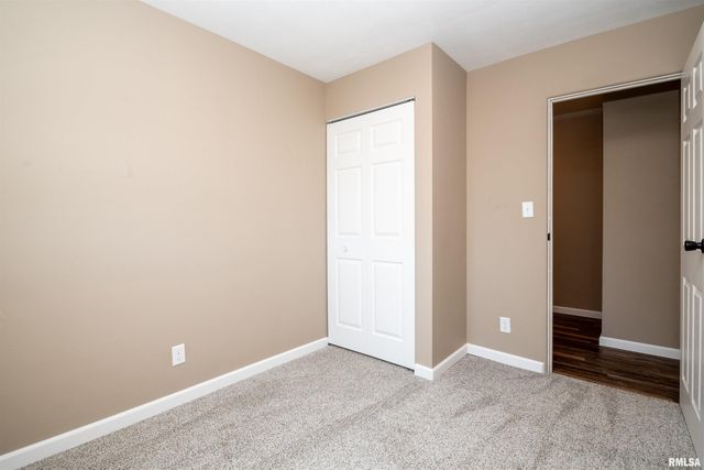 6031 N ROSEMEAD Drive, Peoria, IL 61614