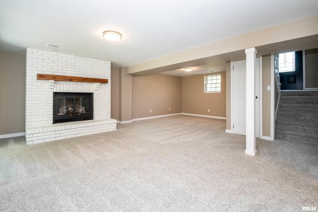 6031 N ROSEMEAD Drive, Peoria, IL 61614