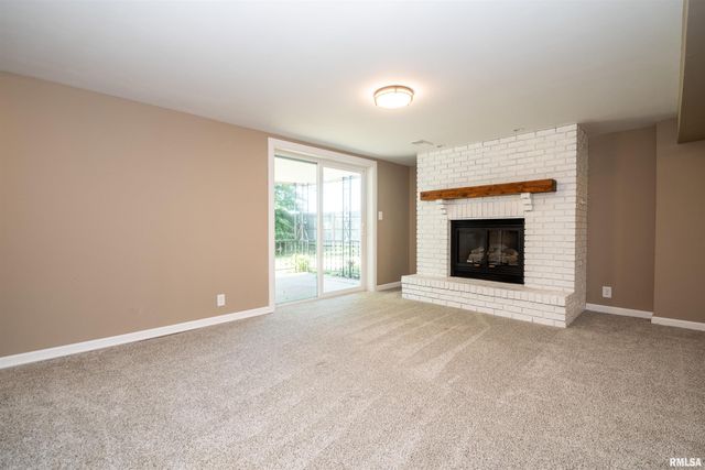 6031 N ROSEMEAD Drive, Peoria, IL 61614