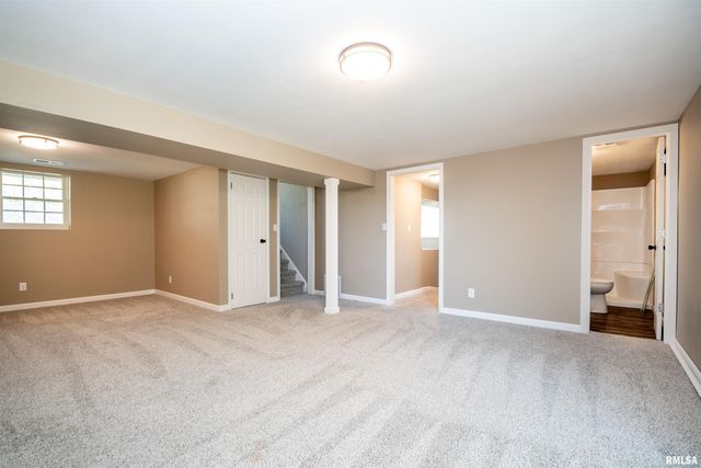 6031 N ROSEMEAD Drive, Peoria, IL 61614