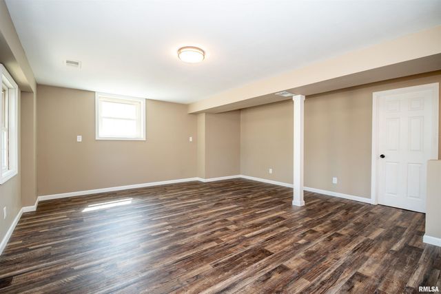 6031 N ROSEMEAD Drive, Peoria, IL 61614