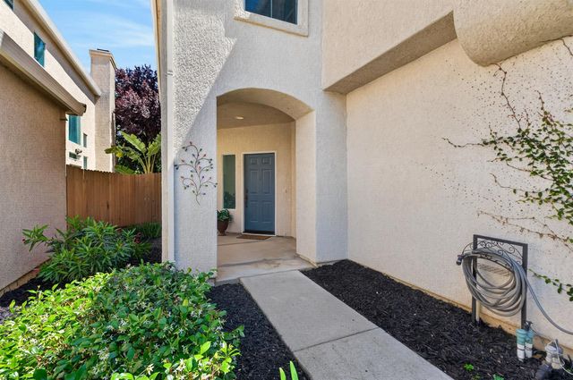 9087 TRUMBAUER Way, Elk Grove, CA 95758