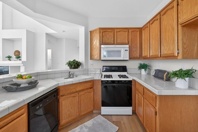 9087 TRUMBAUER Way, Elk Grove, CA 95758