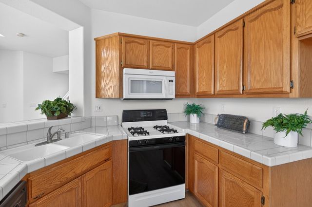 9087 TRUMBAUER Way, Elk Grove, CA 95758
