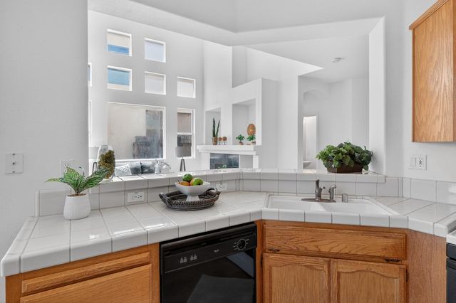 9087 TRUMBAUER Way, Elk Grove, CA 95758