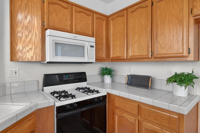 9087 TRUMBAUER Way, Elk Grove, CA 95758