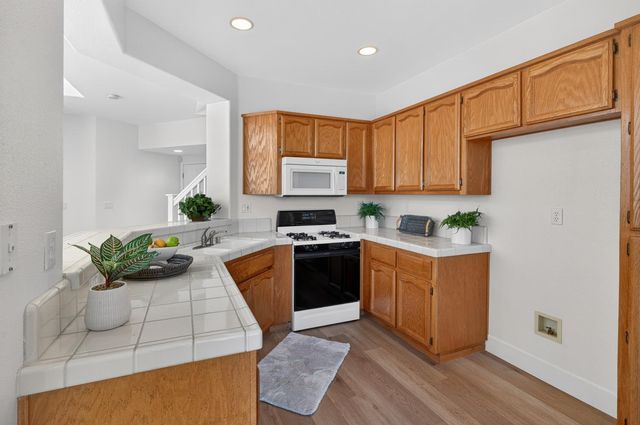 9087 TRUMBAUER Way, Elk Grove, CA 95758