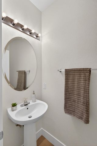 9087 TRUMBAUER Way, Elk Grove, CA 95758