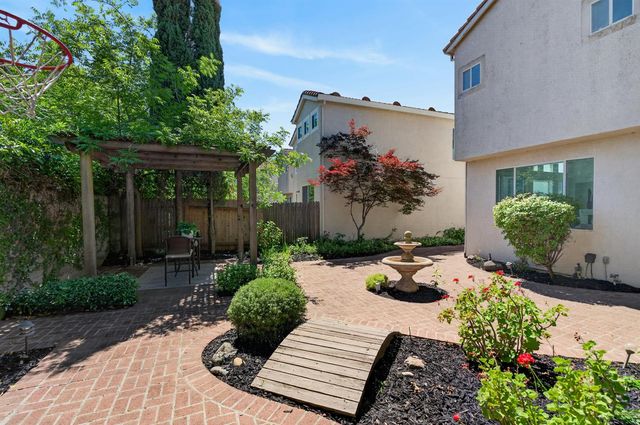 9087 TRUMBAUER Way, Elk Grove, CA 95758