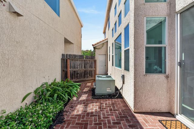 9087 TRUMBAUER Way, Elk Grove, CA 95758