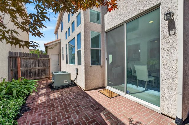 9087 TRUMBAUER Way, Elk Grove, CA 95758