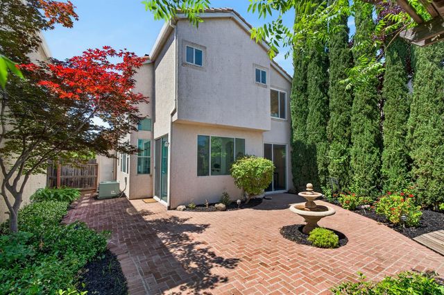 9087 TRUMBAUER Way, Elk Grove, CA 95758
