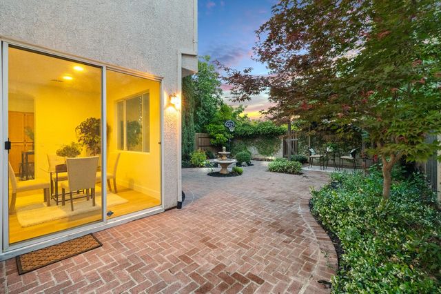 9087 TRUMBAUER Way, Elk Grove, CA 95758