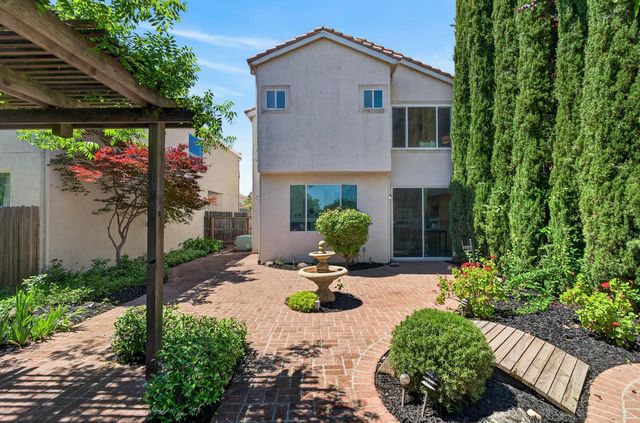9087 TRUMBAUER Way, Elk Grove, CA 95758