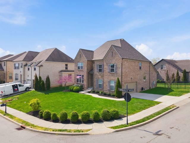 2313 Coppergate Way, Thompsons Station, TN 37179