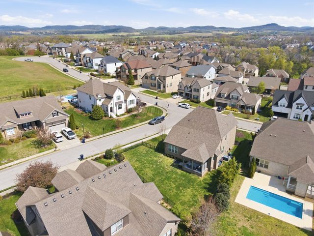 2313 Coppergate Way, Thompsons Station, TN 37179