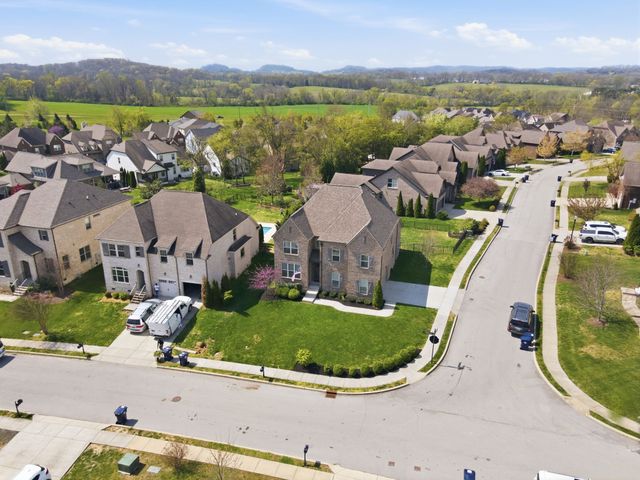 2313 Coppergate Way, Thompsons Station, TN 37179