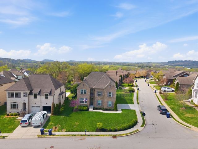 2313 Coppergate Way, Thompsons Station, TN 37179